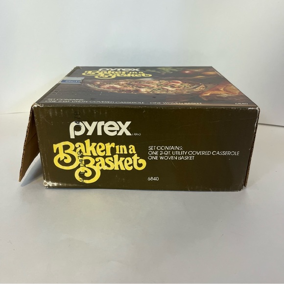 New Vintage Pyrex Baker in a Basket with Box 2 qt Casserole Dish Lid Woven 6840 - Picture 7 of 12